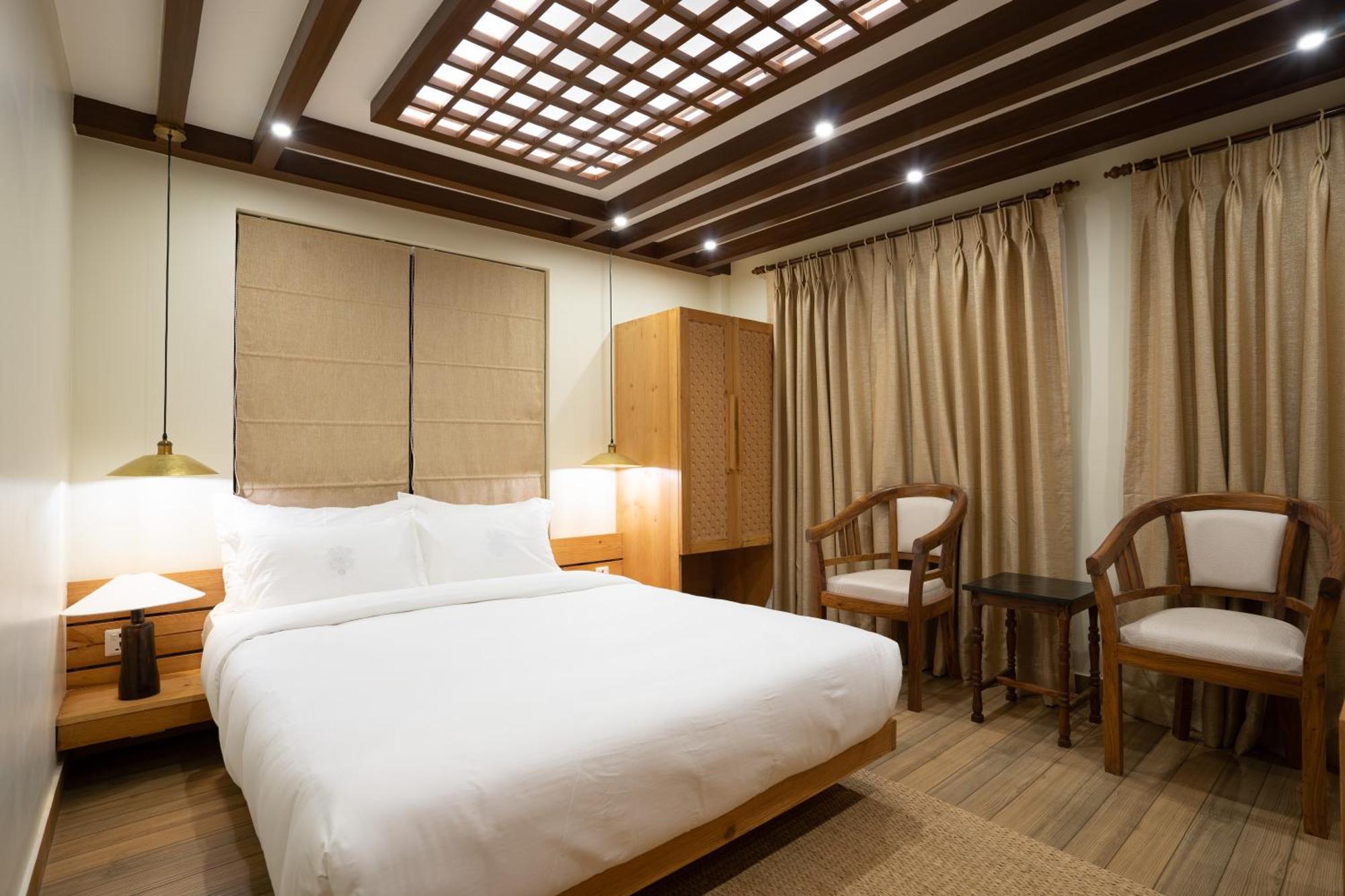 Karuna Hotel Patan Kathmandu Стая снимка